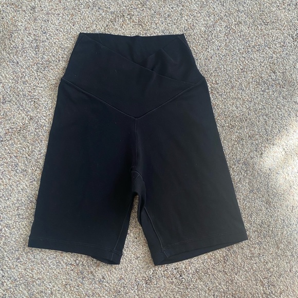 Aerie Cross-Waist 7 inch Biker Shorts - Picture 2 of 3